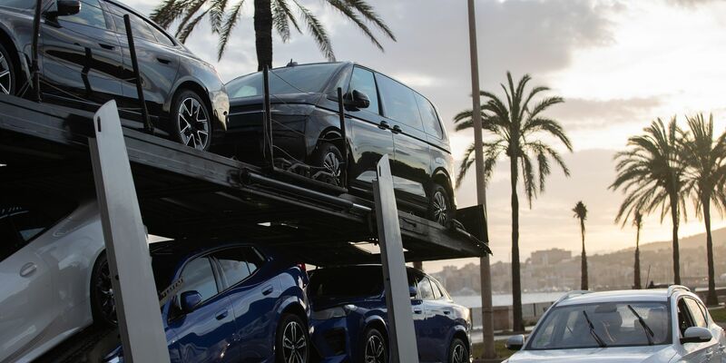 Mallorca denkt darüber nach, Zweitwagen für Zweithausbesitzer, die nicht auf der Insel angemeldet sind, zu verbieten. (Archivbild) - Foto: Clara Margais/dpa