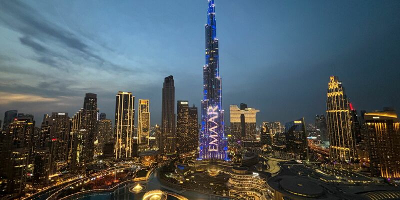 Auch von Reisen nach Dubai rät das Auswärtige Amt wegen der Eskalation im Nahen Osten ab. - Foto: Altaf Qadri/AP/dpa