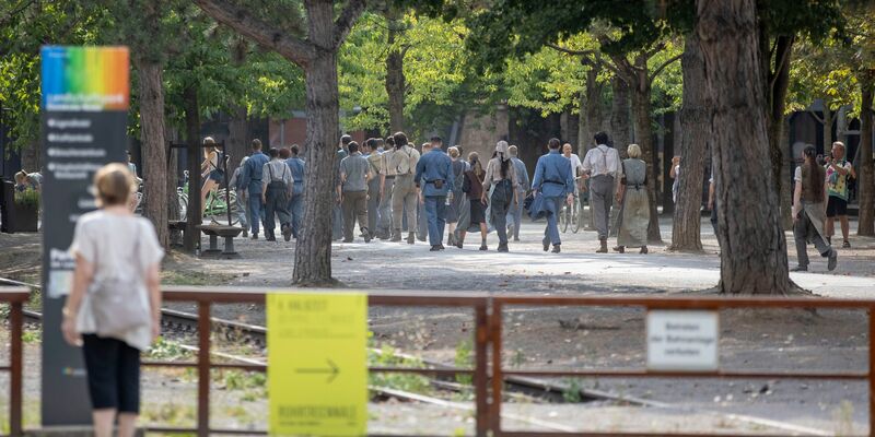 In NRW werden wieder Komparsen für Dreharbeiten gesucht (Archivbild). - Foto: Christoph Reichwein/dpa