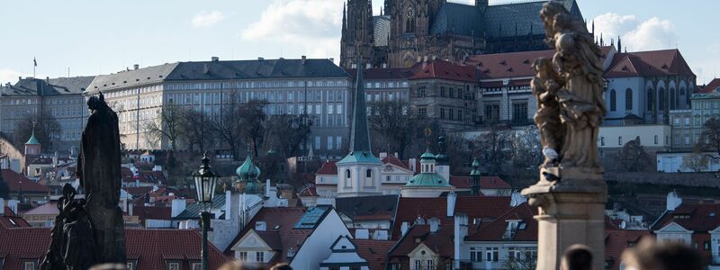 Die tschechische Hauptstadt Prag ist bei deutschen Touristen beliebt. - Foto: Monika Skolimowska/dpa/dpa-tmn