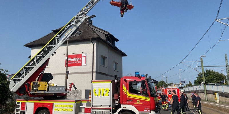 FW-DO: Verletzte Person von Dach in Dortmund-Wickede gerettet - Foto: presseportal.de