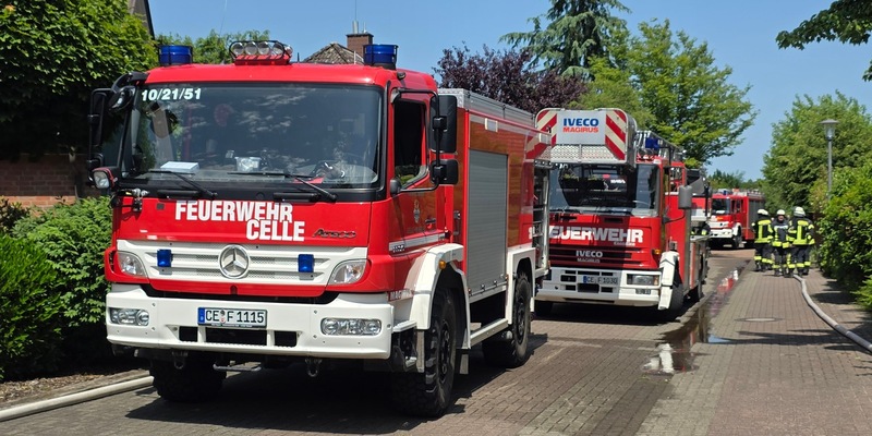 FW Celle: Feuer in einer Garage - Foto: presseportal.de