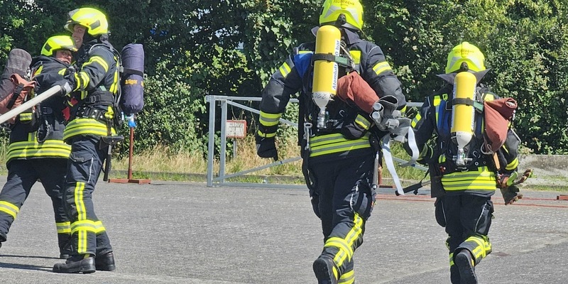 FW Rheingau-Taunus: Feuerwehrleistungsübung bei hochsommerlichen Temperaturen - Hohenstein - Breithardt verteidigt den Titel - Foto: presseportal.de