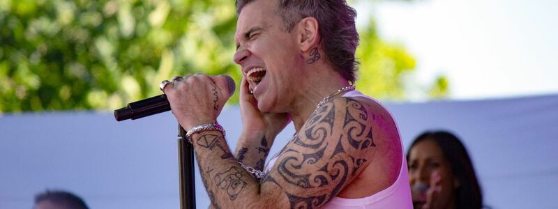 «Ich freue mich schon jetzt darauf, diesen Song in den kommenden Jahren bei einigen meiner Lieblingsturniere live zu performen», sagt Robbie Williams über die Fifa-Hymne «Desire». (Archivbild) - Foto: Joshua Stanyer/SOPA Images via ZUMA Press Wire/dpa