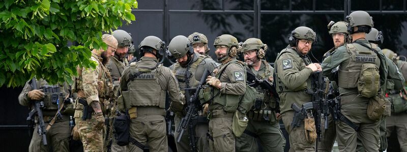 In Minnesota läuft eine großangelegte Fahndung nach dem Schützen - er soll sich als Polizist ausgegeben haben. - Foto: Alex Kormann/Star Tribune/AP/dpa