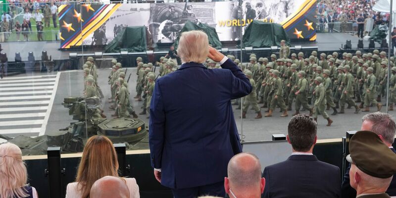 Die Parade fand zum Geburtstag des US-Heers statt. - Foto: Doug Mills/Pool The New York Times/AP/dpa
