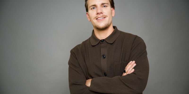 Der Neu-Bachelor Felix Stein kommt aus Berlin - hält die Stadt aber nicht für ideal, um die neue Traumfrau zu finden. - Foto: Henning Kaiser/dpa