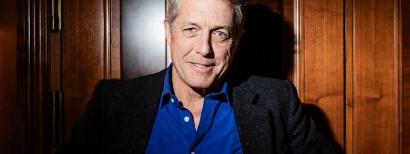 Mit seinem Hundeblick galt Hugh Grant früher als Frauenschwarm, so wie in der Romanze «Notting Hill». (Archivbild) - Foto: Christoph Soeder/dpa