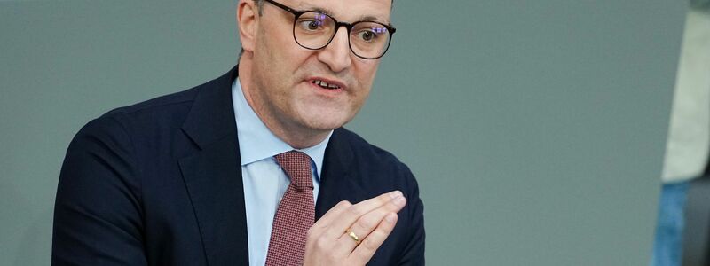 Unionsfraktionschef Spahn setzt auf frühzeitige Vorbereitungen, falls eine Wehrpflicht doch noch nötig wird. - Foto: Kay Nietfeld/dpa