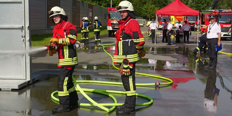 FW-PB: Hitzeschlacht beim Leistungsnachweis an der Home Deluxe Arena - Foto: presseportal.de