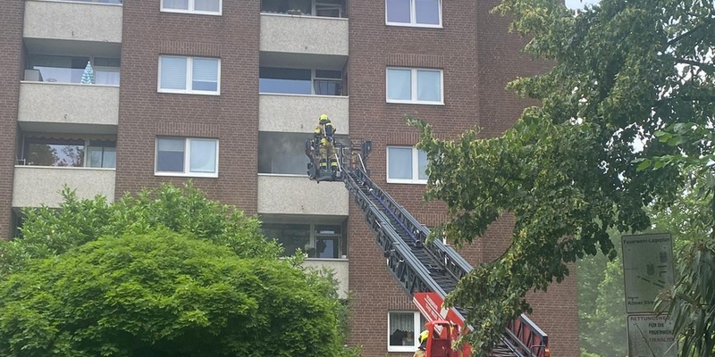 FW-NE: Küchenbrand im dritten Oberschoss eines Mehrfamilienhauses | Keine Verletzten - Foto: presseportal.de