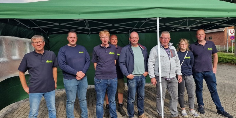 FW Xanten: Förderverein übergibt Pavillon an Einheit Birten - Foto: presseportal.de