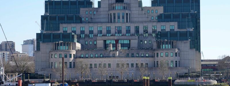 Erstmals soll eine Frau den Auslandsgeheimdienst MI6 leiten. (Archivbild) - Foto: Kin Cheung/AP/dpa