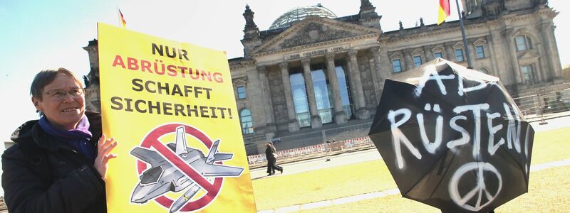 In Deutschland wird immer wieder gegen Atomwaffen demonstriert. (Archivbild) - Foto: Wolfgang Kumm/dpa