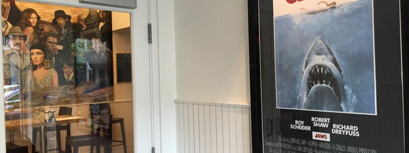 Mit dem «weißen Hai» wurde das Merchandising als wesentliche Einnahmequelle von Blockbuster-Filmen eingeführt. (Archivbild) - Foto: picture alliance / dpa