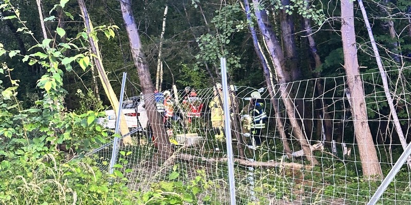 FW Helmstedt: Verkehrsunfall mit eingeklemmter Person - Foto: presseportal.de