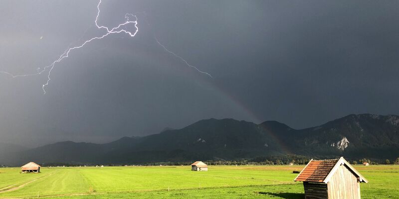 Bei Bergwanderungen sind Gewitter eine besonders große Gefahr. (Symbolbild) - Foto: Valentin Gensch/dpa/dpa-tmn