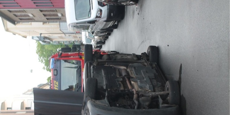 POL-KR: Fahrzeug liegt nach Verkehrsunfall auf der Seite - zunächst flüchtiger Fahrer war betrunken - Foto: presseportal.de