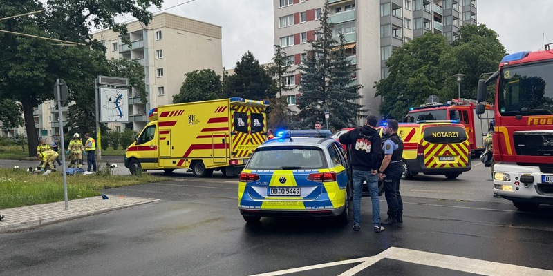 FW Dresden: Tödlicher Verkehrsunfall - Motorradfahrer verstirbt an der Einsatzstelle - Foto: presseportal.de