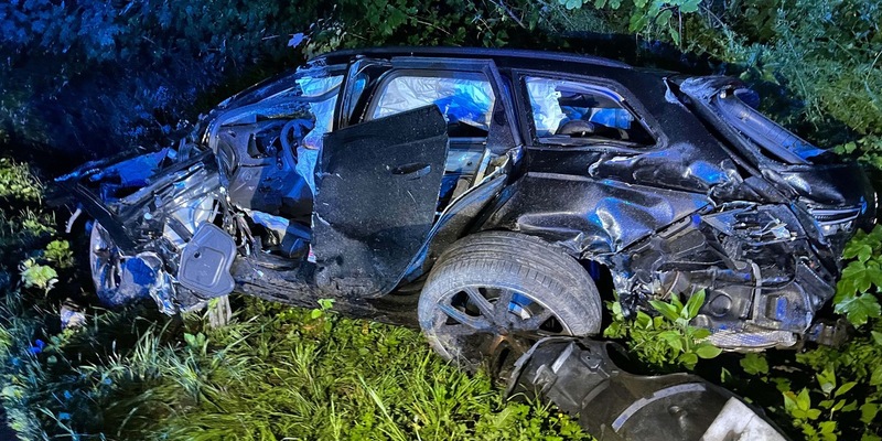 POL-LIP: Lemgo. In Kurve von der Fahrbahn abgekommen. - Foto: presseportal.de