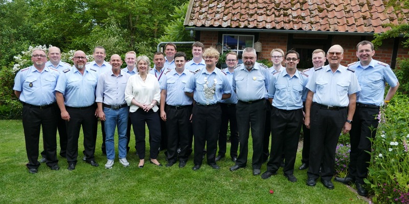 FW Südheide: Sommerfest der Freiwilligen Feuerwehr Beckedorf Wolfgang Bernhardt für 50-jährige Mitgliedschaft in der Freiwilligen Feuerwehr geehrt - Foto: presseportal.de