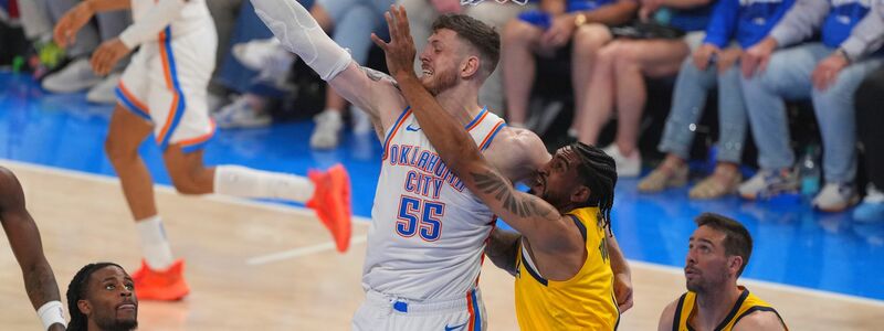 Jalen Williams (l) hatte einen ganz großen Abend beim Sieg für OKC. - Foto: Kyle Phillips/AP/dpa