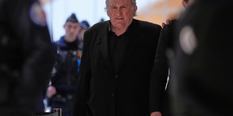 Wegen sexueller Belästigung von zwei Frauen wurde Gérard Depardieu im vergangenen Monat zu 18 Monaten Haft auf Bewährung verurteilt. (Foto: Archiv) - Foto: Aurelien Morissard/AP/dpa