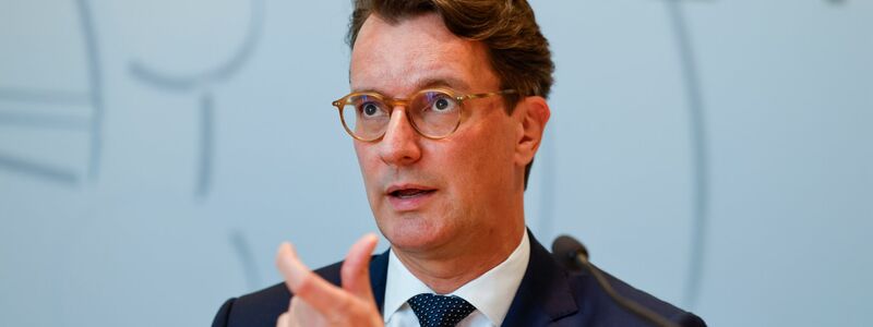 Nordrhein-Westfalens Ministerpräsident Hendrik Wüst (CDU) erinnert den Bund im Ringen um das geplante Steuerentlastungspaket an das Prinzip: «Wer bestellt, bezahlt.»  - Foto: Thomas Banneyer/dpa