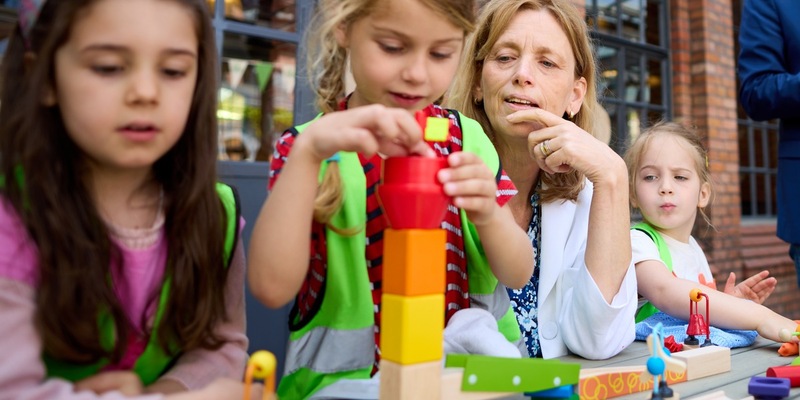 Größte Energierallye der Hauptstadt: 100 Kinder feiern mit Bundesbildungsministerin Karin Prien - Foto: presseportal.de