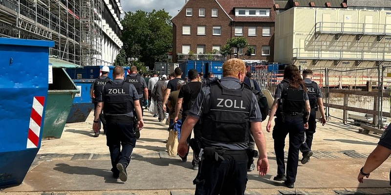 HZA-MS: Zoll kontrolliert Bauvorhaben in Rheine, Dülmen und Münster / Mehr als jeder fünfte Bauarbeiter auf Großbaustelle in Rheine illegal tätig - Foto: presseportal.de