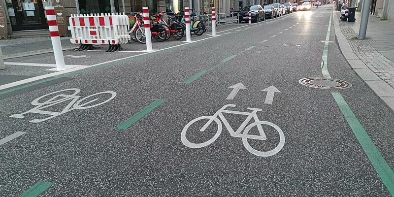 Poller an einer Fahrradstraße (Archiv) - Foto: über dts Nachrichtenagentur