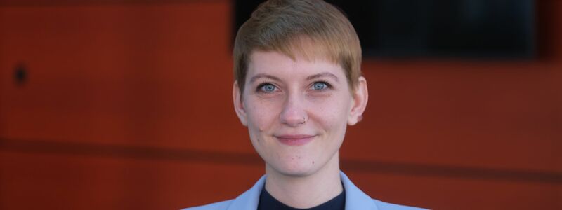 Die Queerbeauftragte Sophie Koch sieht den Ausschluss von Gruppen vom CSD kritisch. (Archivfoto) - Foto: Sebastian Willnow/dpa