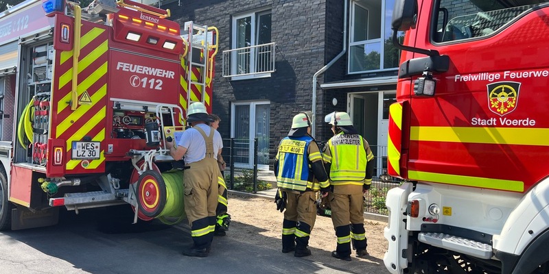 FW Voerde: Aufwändige Lüftungsmaßnahmen bei Brand in Voerde- Spellen - Foto: presseportal.de