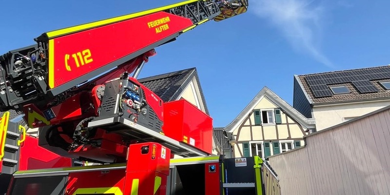 FW Alfter: Brand in einem Fachwerkhaus - aufmerksame Bewohner und Feuerwehr verhindern Brandausbreitung - Foto: presseportal.de