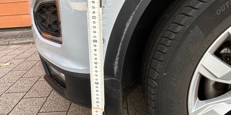 POL-PDPS: Auto gestreift und geflüchtet - Foto: presseportal.de