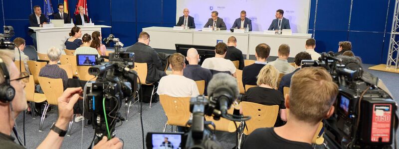 Zahlreiche Kinder seien virtuell sexuell missbraucht worden, berichtete Generalstaatsanwalt Jörg Fröhlich über die Ermittlungsergebnisse. - Foto: Georg Wendt/dpa