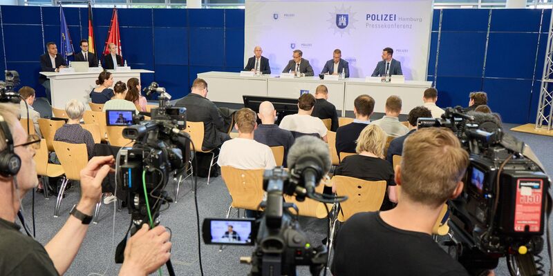 «Die Taten übersteigen menschliche Vorstellungen», sagte Generalstaatsanwalt Jörg Fröhlich. - Foto: Georg Wendt/dpa