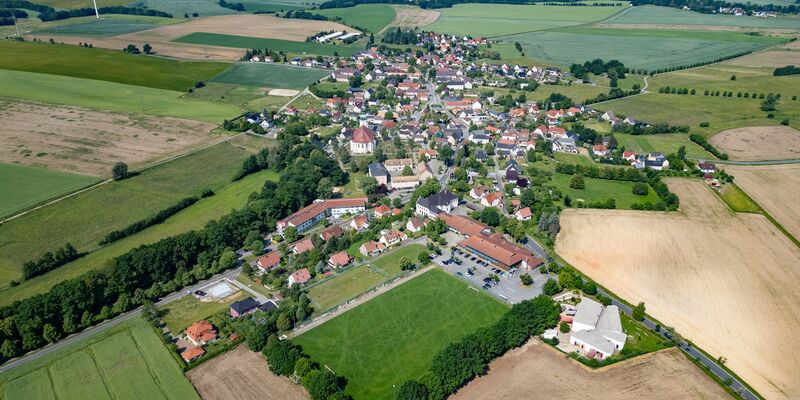 Auch auf dem Land versuchen viele Initiativen, kulturelle Angebote zu organisieren und den Zusammenhalt zu stärken. (Archivbild) - Foto: Robert Michael/dpa