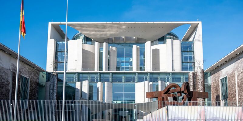 Am Nachmittag trafen sich die Ministerpräsidenten mit Bundeskanzler Merz. (Archivbild) - Foto: Michael Kappeler/dpa