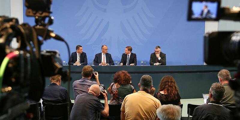 Olaf Lies, Friedrich Merz, Michael Kretschmer und Stefan kornelius am 18.06.2025 - Foto: über dts Nachrichtenagentur