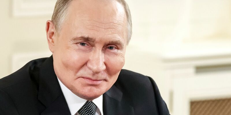 Bei einer Fragerunde mit Journalisten lobte Kremlchef Putin die Chinesisch-Kenntnisse seiner Enkelin. - Foto: Vyacheslav Prokofyev/Pool Sputnik Kremlin/AP/dpa