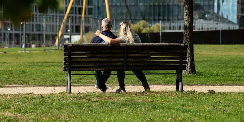 Die Zufriedenheit in Beziehungen kann teils binnen kurzer Zeit stark schwanken. Das ist ein zentrales Ergebnis einer psychologischen Studie unter Federführung der Uni Mainz. (Symbolfoto) - Foto: Paul Zinken/dpa