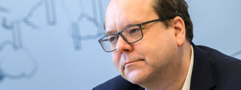 Niedersachsens Umweltminister Christian Meyer (Grüne) sieht keinen Bedarf für weitere Gasförderprojekte. (Archivbild) - Foto: Julian Stratenschulte/dpa