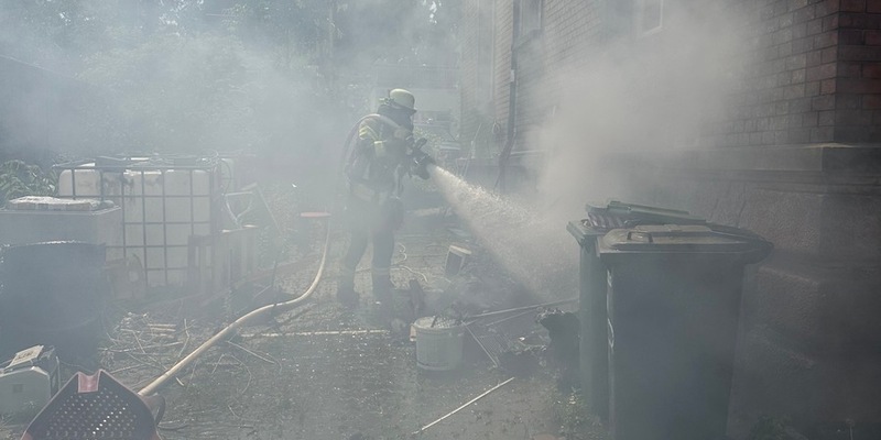FW Weinheim: Feuer in der Ludwigstraße, schnell unter Kontrolle - Foto: presseportal.de