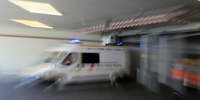 Die Behörden in Nordfrankreich suchen fieberhaft nach der Ursache für die schwere Erkrankung von sieben Kindern (Symbolbild). - Foto: David Vincent/AP/dpa