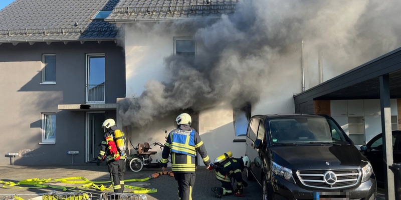 KFV Bodenseekreis: Wohnungsvollbrand durch explodierten Fahrrad-Akku - Mehrere Verletzte in Unteruhldingen - Foto: presseportal.de