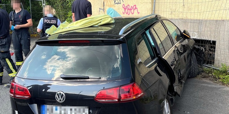 POL-HA: Unfall vor Grundstücksausfahrt: drei Leichtverletzte - Foto: presseportal.de