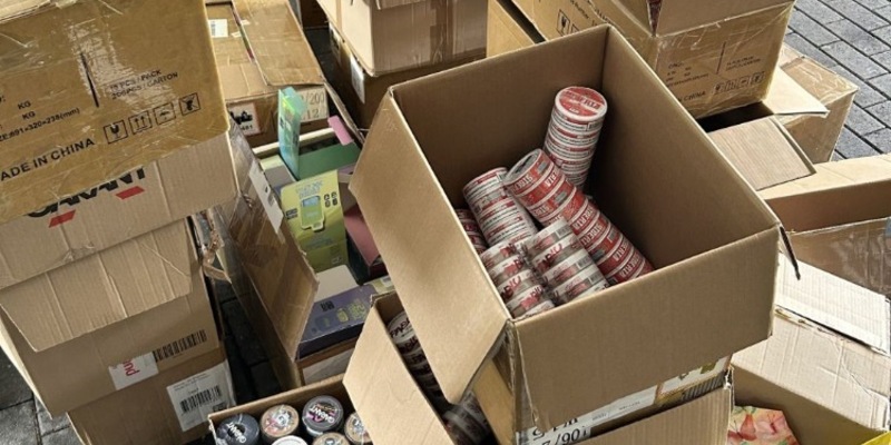ZOLL-H: -Ermittlungen und Sicherstellungen durch das Zollfahndungsamtes Hannover in Bielefeld -Sicherstellung von großen Mengen Snus-Tabak,unversteuerten E-Zigaretten sowie HHC-Vapes - Foto: presseportal.de
