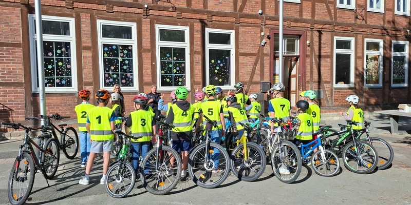 POL-SZ: Pressemitteilung der Polizeiinspektion SZ/PE/WF vom 20.06.2025. - Foto: presseportal.de