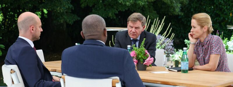 Eine Woche nach Kriegsbeginn bemühen sich Außenminister Johann Wadephul (CDU), seine Kollegen aus Frankreich und Großbritannien sowie die EU-Außenbeauftragte Kaja Kallas bei einem Treffen mit dem iranischen Außenminister um Deeskalation. - Foto: Philemon Henry/-/